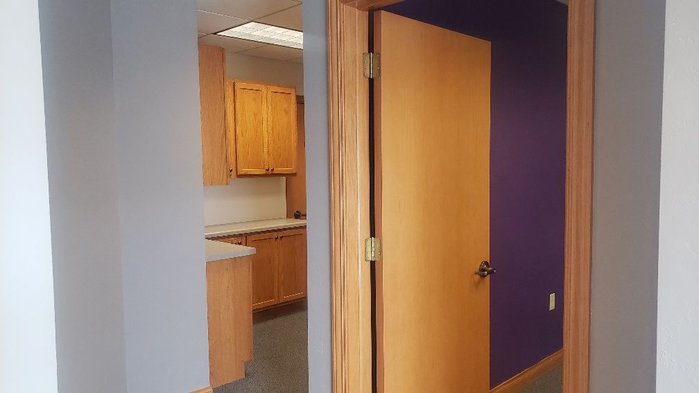 1,422 SF